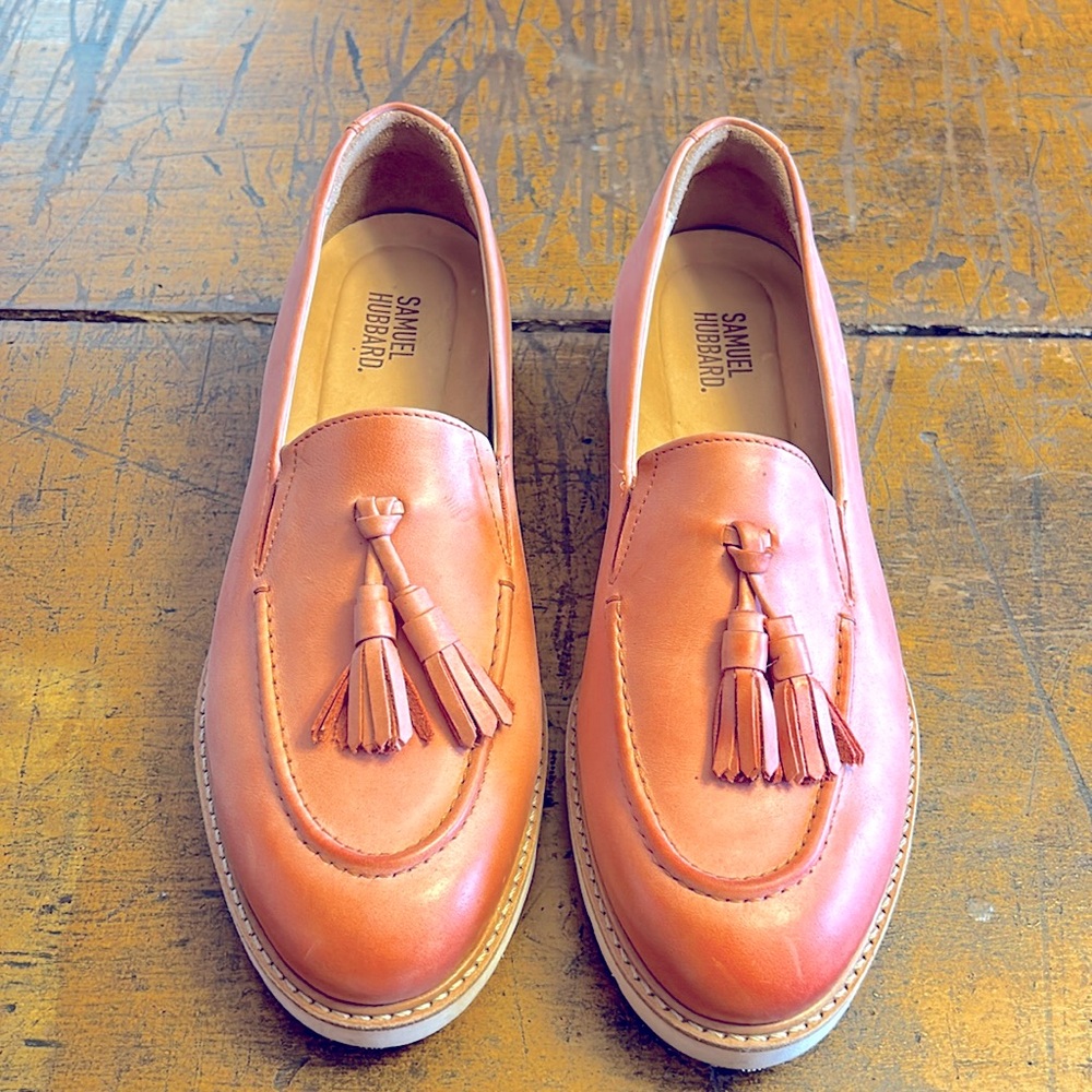 Samuel Hubbard Women’s Tassel Loafer Salmon Color. Leather 8.5